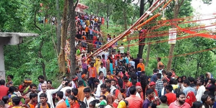पर्साको दुग्धेश्वरनाथमा दर्शनार्थीको घुइँचो