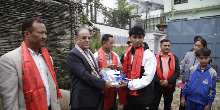 अध्यक्ष दाहालद्वारा खेलाडीको बिदाइ