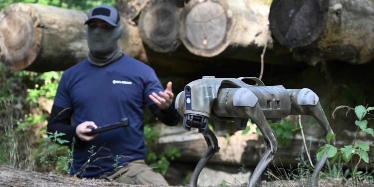 युक्रेनले आफ्नो अग्रपङ्क्तिमा रोबोट कुकुर परिचालन गर्ने