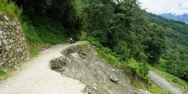 घोडेपानी सडक अवरुद्ध: पर्यटक र स्थानीयलाई सास्ती