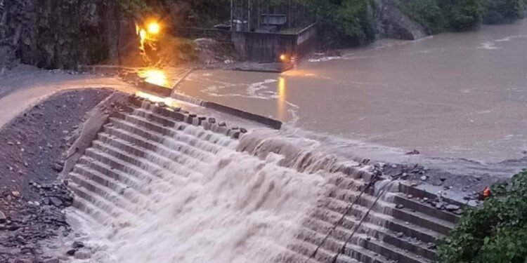 अरुण तेस्रोको डाइभर्सन टनेल भरियो, तटीय क्षेत्रमा सतर्क रहन आग्रह