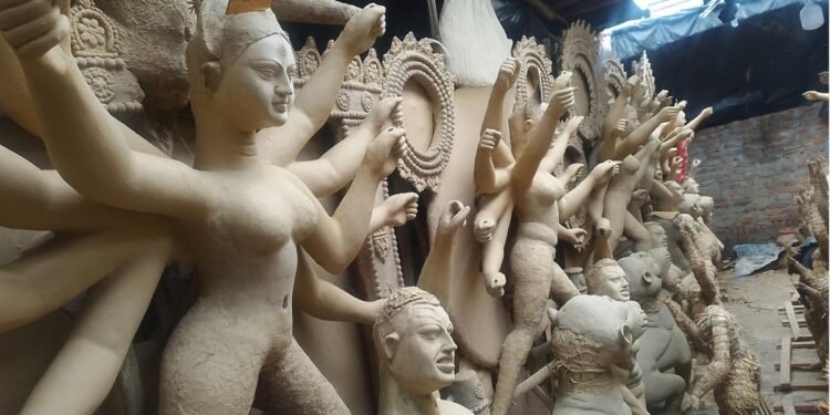 दसैँको आगमनसँगै बढ्यो मूर्तिकारको व्यस्तता