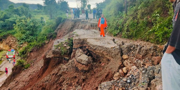 भोजपुरको नौवटै स्थानीय तहका ग्रामीण सडक अवरुद्ध