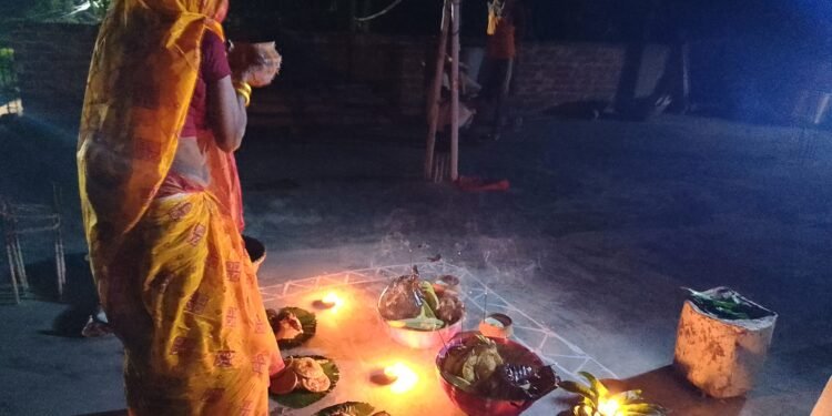 उदाउँदो चन्द्रमालाई अर्घ्य दिँदै सकियो चौठचन्द्र पर्व