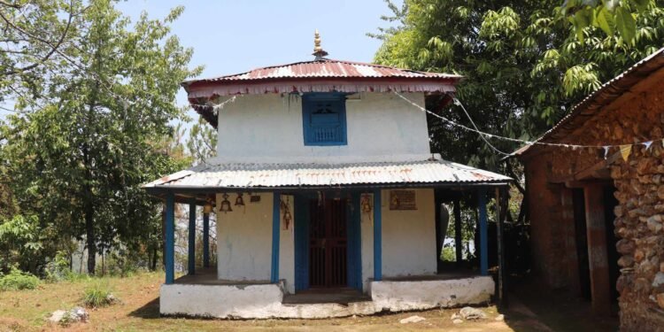 संरक्षणको पर्खाइमा ऐतिहासिक स्थल लुमरेङकोट
