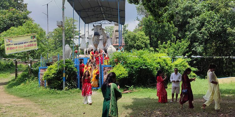 ‘नेपाल आमा’को मूर्ति निर्माण सुरु भएपछि भम्केनी धाममा बढे पर्यटक