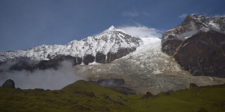 धौलागिरि आइसफलतर्फ पर्यटकको आकर्षण बढ्दो