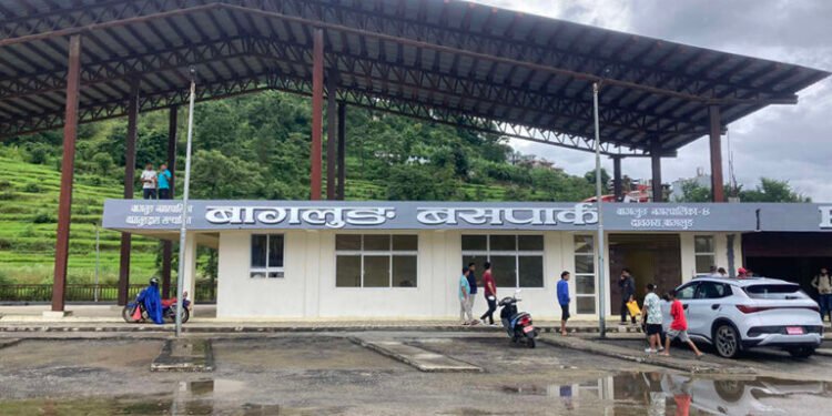 उद्घाटनको भोलिपल्टै बागलुङ बसपार्क सुनशान!
