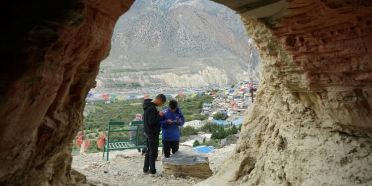 मुस्ताङको चितुवा गुफा पूर्वाधारका अभावमा ओझेलमा