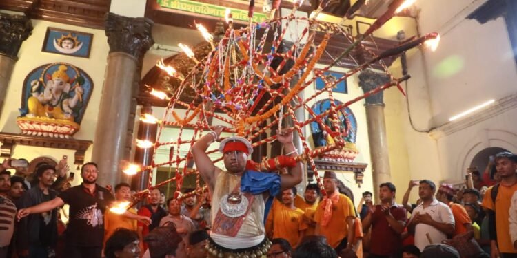 पशुपति क्षेत्र परिक्रमा गरेर फर्कियो जिब्रो छेड्ने जात्रा