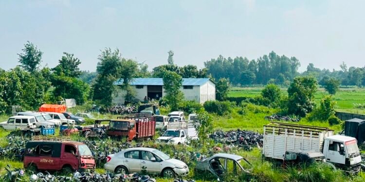 लिलाम नहुँदा सर्लाही भन्सारमै थन्किए सवारीसाधन