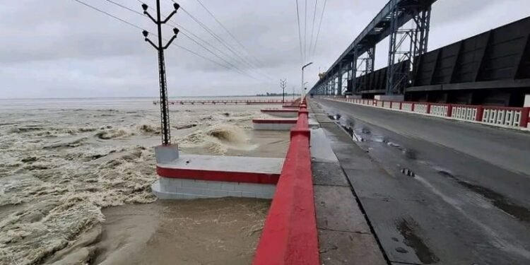 कोसी ब्यारेजका सबै ढोका खोलिए, सतर्क रहन आग्रह