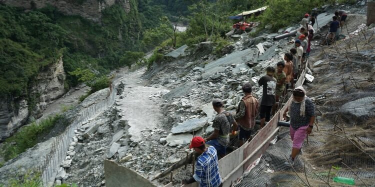 कालीगण्डकी करिडोर : पहिरो रोकथाम गर्न बैसरी अँधेरीखोलामा ‘रक एङ्करिङ’