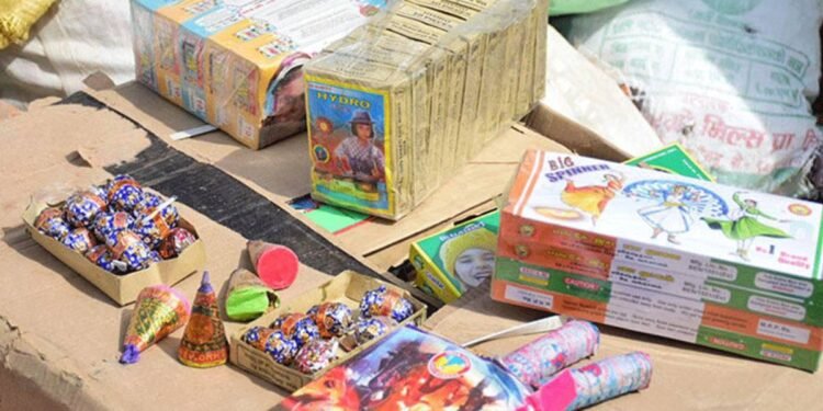 धुलिखेलमा छब्बीस बाक्सा पटाका बरामद
