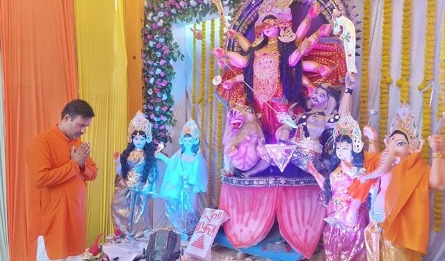 दुर्गा भवानीको प्रतिमा सेलाइँँदै