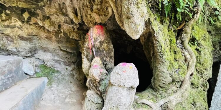पर्यटकको आकर्षक गन्तव्य बन्दै बिचित्र गुफा