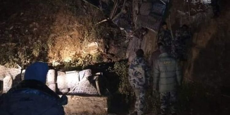 डडेलधुरा बस दुर्घटना अपडेट : दुई दिनकी सुत्केरी र नाबालकसहित चार जनाको मृ