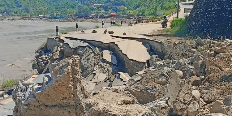 बाढीले बगाएका सबै राजमार्ग सञ्चालनमा, बीपीमा भने सकस कायमै