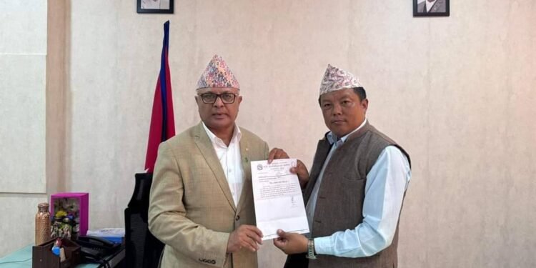 खोटाङ : अवरुद्ध सडक निर्माणका लागि गाउँपालिका अध्यक्ष लोकेन्द्र राईद्धारा ५० लाख बराबरको आपतकालिन बजेट माग