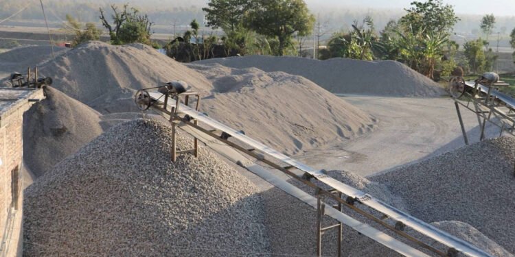 अनुगमन गर्दै प्रशासन, बन्द होलान् त सिन्धुपाल्चोकका अवैध क्रसर उद्योग ?