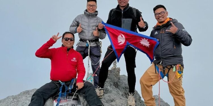 चार दाजुभाइले एकैपटक चढे अष्ट्रेलिया र ओसिनियाकै अग्लो हिमाल कार्टेन्स्ज़ पिरामिड