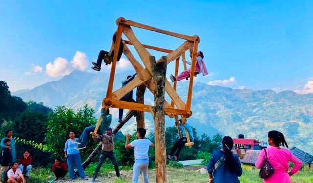 संरक्षण सुरु भएपछि फेरि देखिन थाले चर्खे पिङ