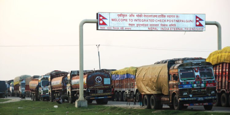 दसैंभर काठमाडौं–नारायणघाट सडकमा ठूला गाडी चलाउन रोक