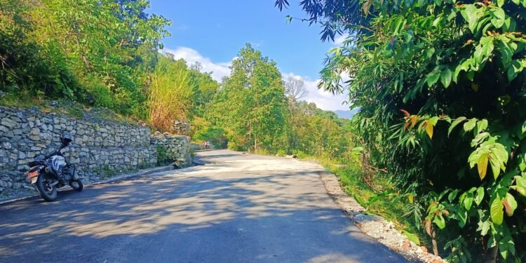 बाटो खुलेको २५ वर्षपछि कालोपत्र