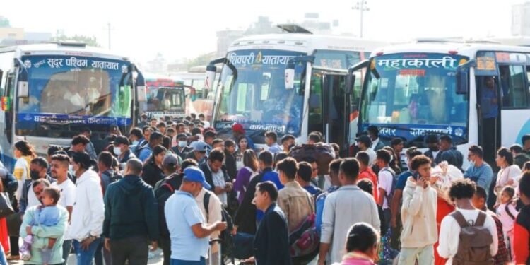 सार्वजनिक यातायात तथा हवाई टिकट पाउन मुस्किल, कष्टपूर्ण यात्रा गर्नुपर्ने बाध्यता