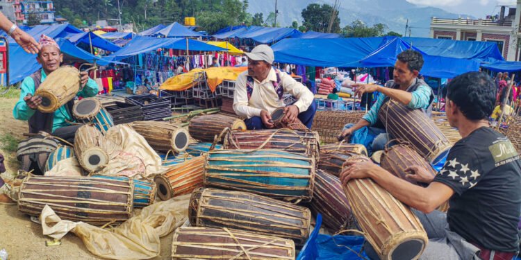 सङ्खुवासभामा मादलको व्यापार घट्दो