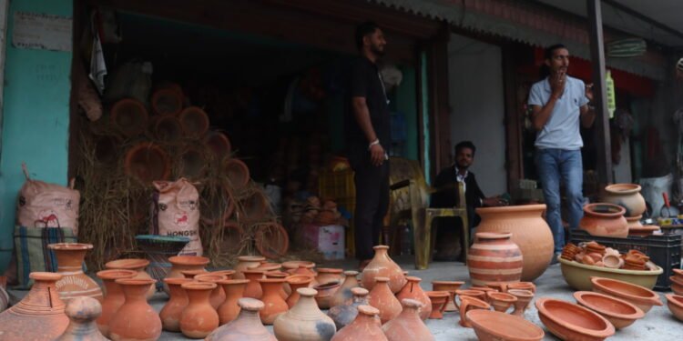 माटोका भाँडा बेचेर मासिक ८० हजारसम्म आम्दानी