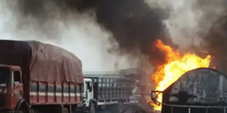 नाइजेरियामा इन्धन ट्याङ्कर विस्फोटमा १ सय ४० जनाको मृत्यु