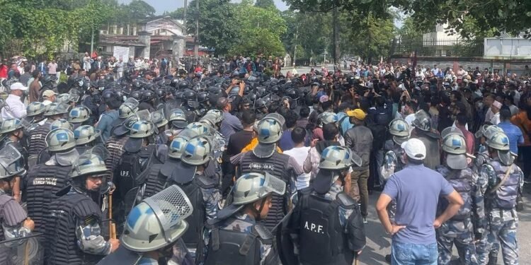 निषेधित क्षेत्रभित्र प्रवेश गरी रास्वपाको प्रदर्शन,स्थिती तनाबग्रस्त