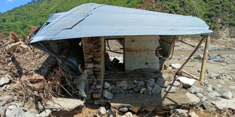 पहिरो प्रभावितको पीडा : न बस्ने बासको ठेगान छ, न छ खाने गासको