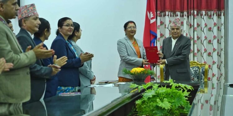 राष्ट्रपति पौडेलसमक्ष महिला आयोगको वार्षिक प्रतिवेदन पेश