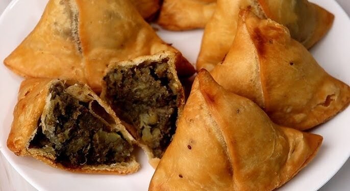 समोसामा कीरा भेटिएपछि २० हजार जरिवाना