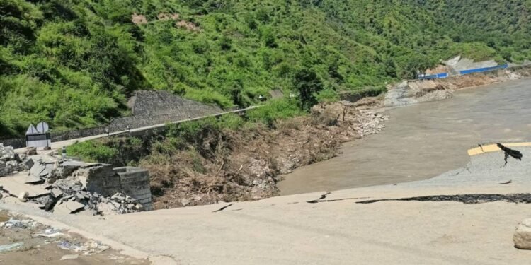 देशभरका ३० ठाउँमा अझै सडक अवरुद्ध