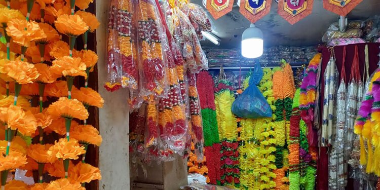 तिहार र छठमा काठमाडौंमा प्लास्टिकका फूलमाला बेच्न प्रतिबन्ध
