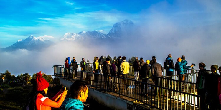पर्यटकको चहलपहल बढ्यो, होटलहरू भरिभराउ
