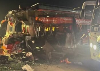 भारतको उत्तरप्रदेशमा बस र ट्रक ठोक्किँदा ५ जनाको मृत्यु