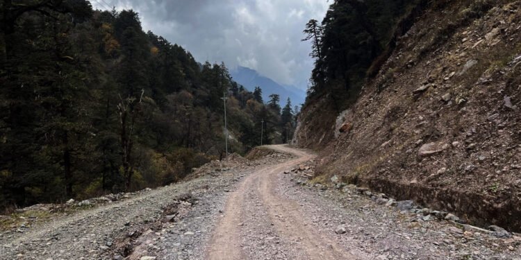 बागलुङ–पूर्वी रुकुम सडक कालोपत्र नहुँदा समस्या