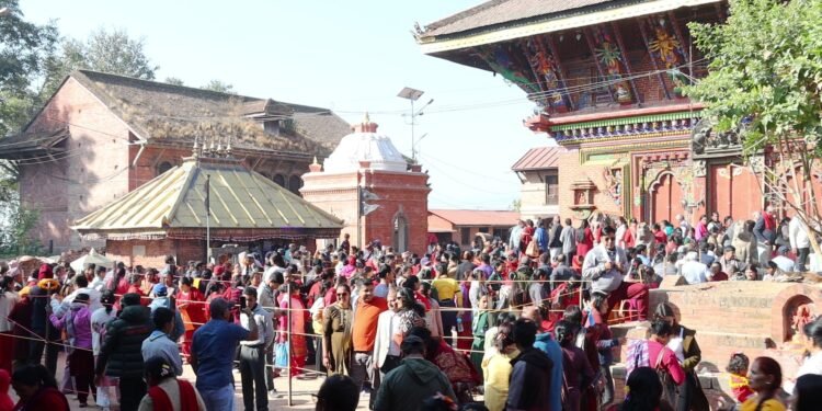 हरिबोधनी एकादशीका अवसरमा चाँगुनारायण मन्दिरमा भक्तजनको भीड