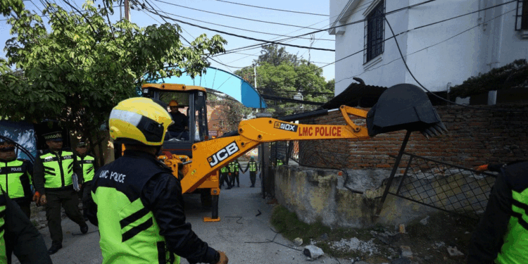 राष्ट्रिय सहकारी विकास बोर्डको अनधिकृत संरचनामा चल्यो डोजर