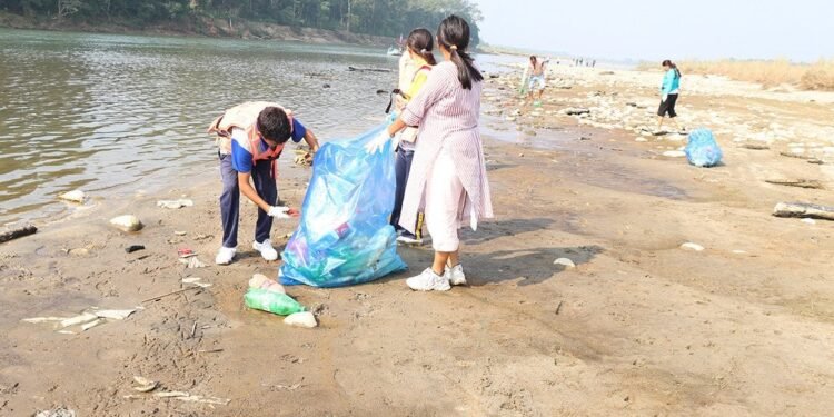 लोपोन्मुख जलचर जोगाउन राप्ती नदी सरसफाइ