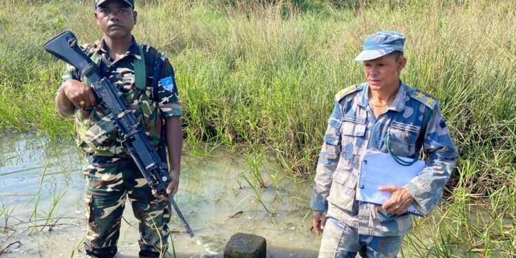 संयुक्त टोलीद्वारा सीमास्तम्भको निरीक्षण