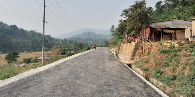 सडक कालोपत्र गर्न लाग्यो ३१ वर्ष !