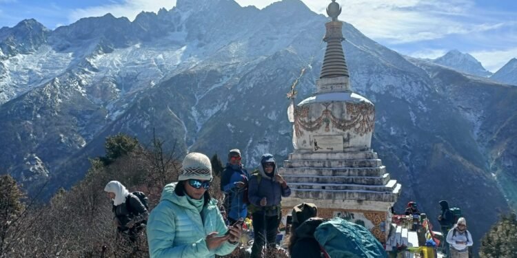 सगरमाथा क्षेत्र छोड्ने विदेशी पर्यटकको सङ्ख्या बढी,५ दिन अघिदेखि बुकिङ गर्दापनि टिकट पाउन मुस्किल