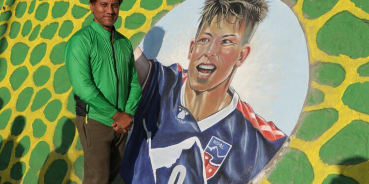 काठमाडौँका भित्तामा कसले काेर्दैछ ‘साम्बा’काे चित्र