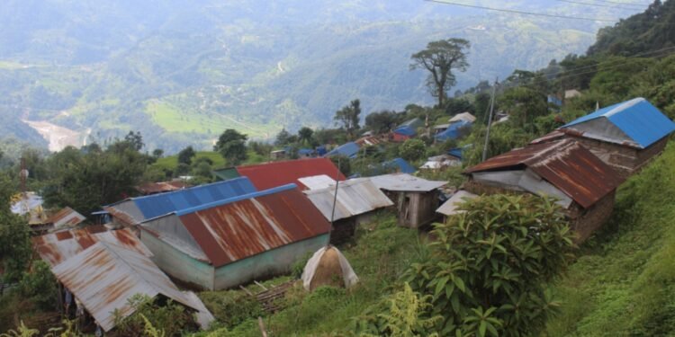 पहिरो नियन्त्रणपछि विस्थापित गाउँ फर्किए