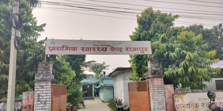 राजापुरवासीले रगतकै लागि भौतारिने अवस्था हट्दै